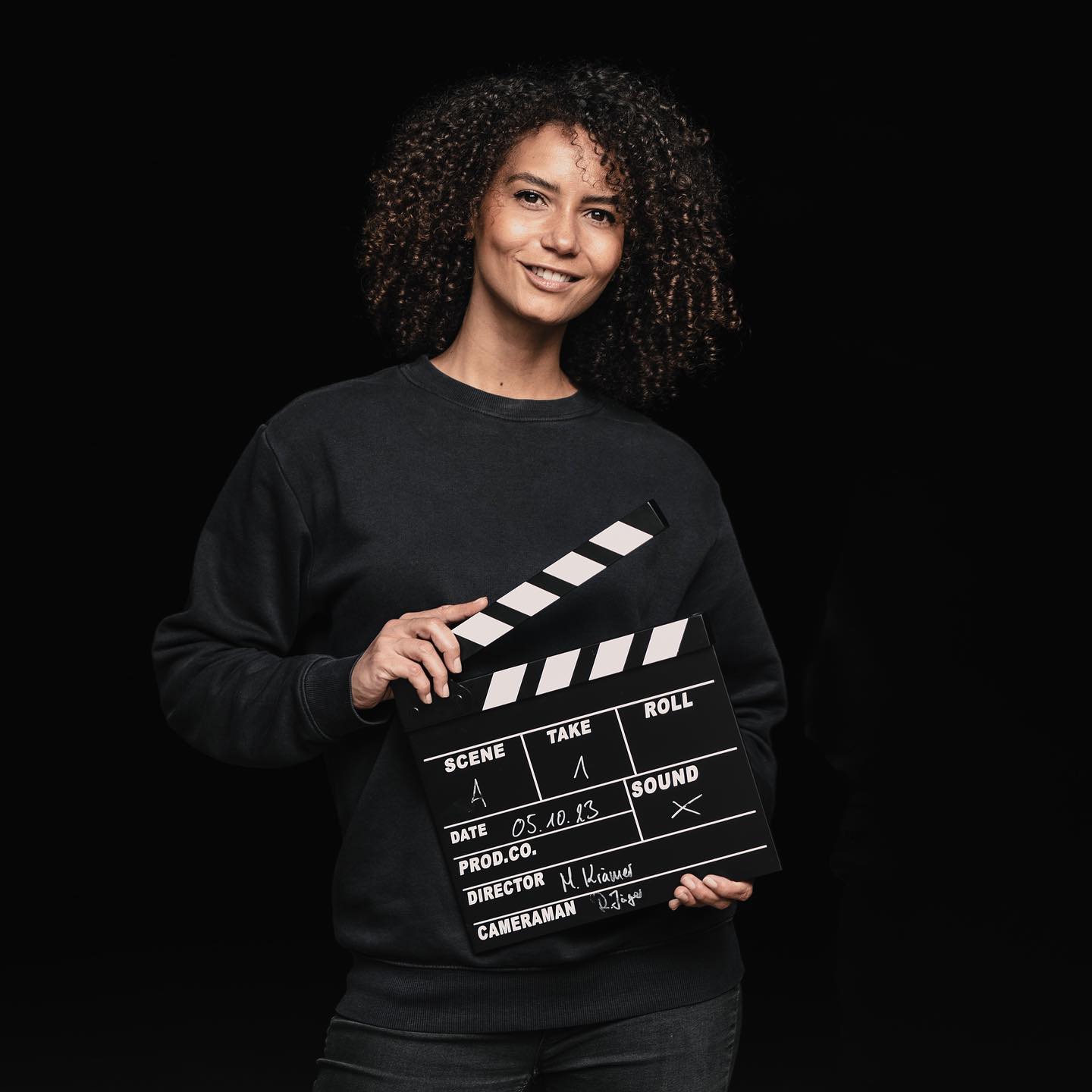 Maria Krämer mit Filmklappe